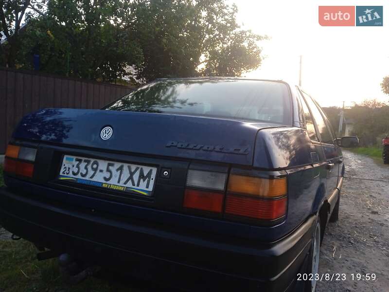 Седан Volkswagen Passat 1988 в Рогатине