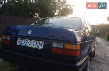 Седан Volkswagen Passat 1988 в Рогатине