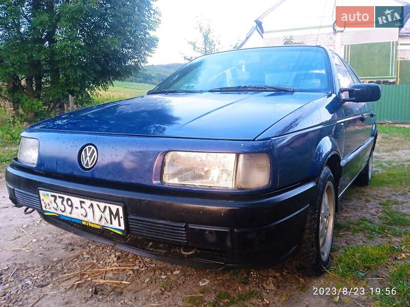 Седан Volkswagen Passat 1988 в Рогатине