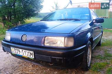 Седан Volkswagen Passat 1988 в Рогатине