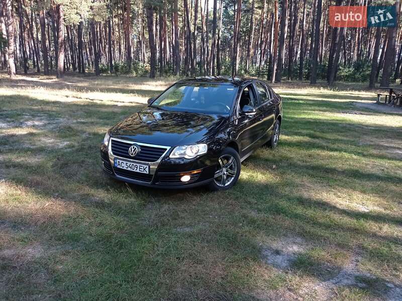 Седан Volkswagen Passat 2008 в Лебедині