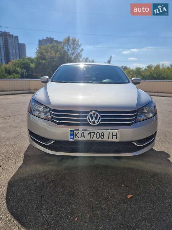 Седан Volkswagen Passat 2014 в Остроге
