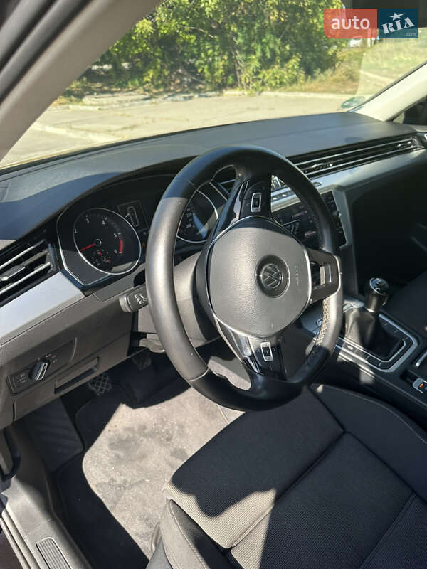 Універсал Volkswagen Passat 2017 в Запоріжжі