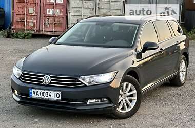 Универсал Volkswagen Passat 2017 в Киеве