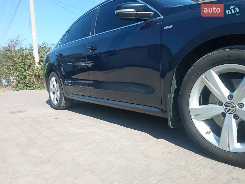 Седан Volkswagen Passat 2013 в Гайвороні