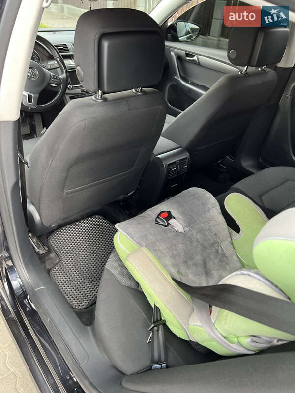 Седан Volkswagen Passat 2013 в Львові