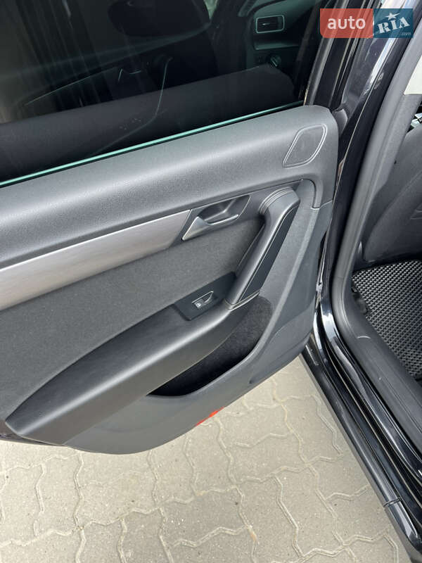 Седан Volkswagen Passat 2013 в Львові