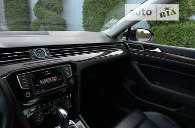 Седан Volkswagen Passat 2016 в 