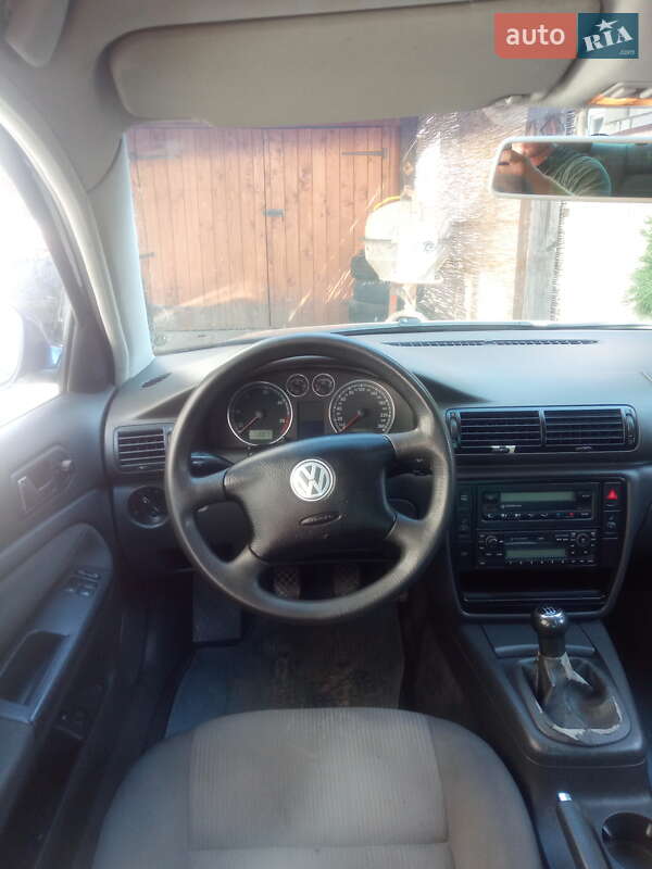 Седан Volkswagen Passat 2004 в Рахове
