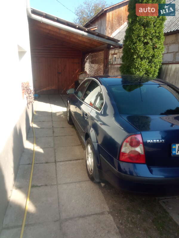 Седан Volkswagen Passat 2004 в Рахове