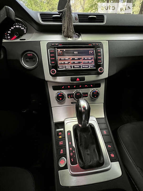 Универсал Volkswagen Passat 2012 в Ужгороде