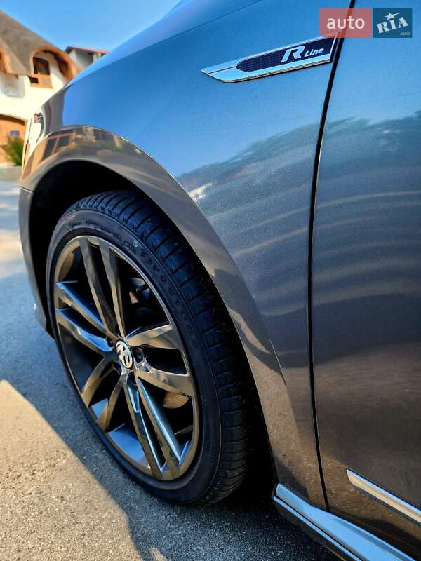 Седан Volkswagen Passat 2016 в Днепре