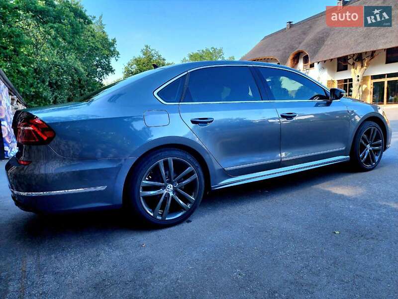 Седан Volkswagen Passat 2016 в Днепре