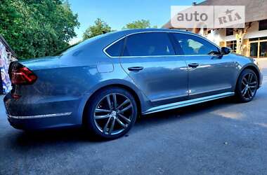 Седан Volkswagen Passat 2016 в Днепре