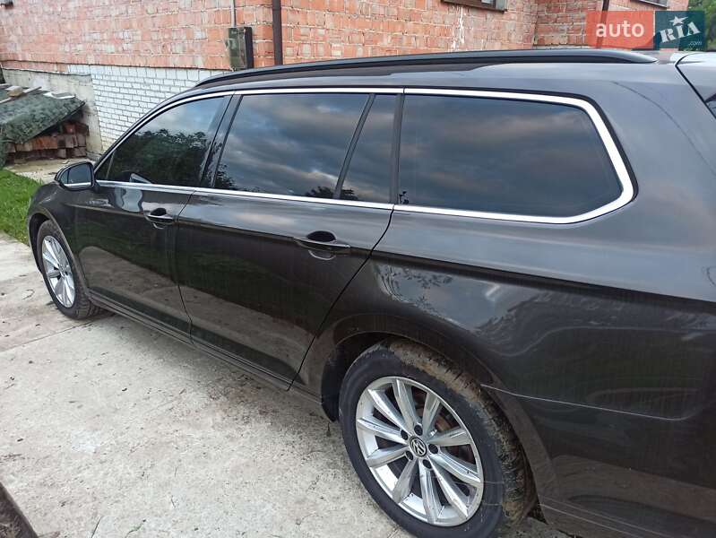 Універсал Volkswagen Passat 2017 в Дрогобичі