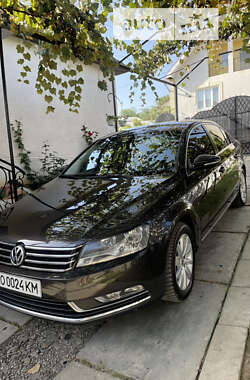 Седан Volkswagen Passat 2011 в Ужгороде