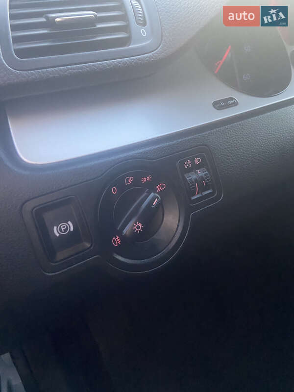 Универсал Volkswagen Passat 2007 в Остроге