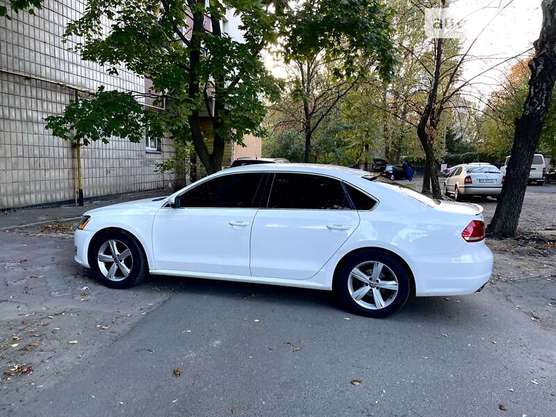 Седан Volkswagen Passat 2015 в Киеве