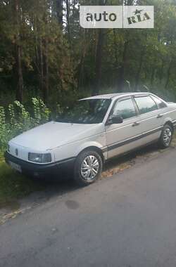 Седан Volkswagen Passat 1988 в Луцьку