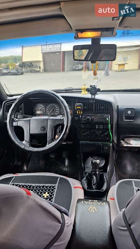 Седан Volkswagen Passat 1988 в Чернівцях