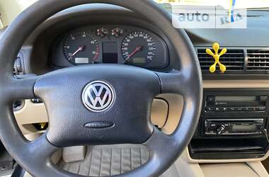 Универсал Volkswagen Passat 2000 в Рокитном