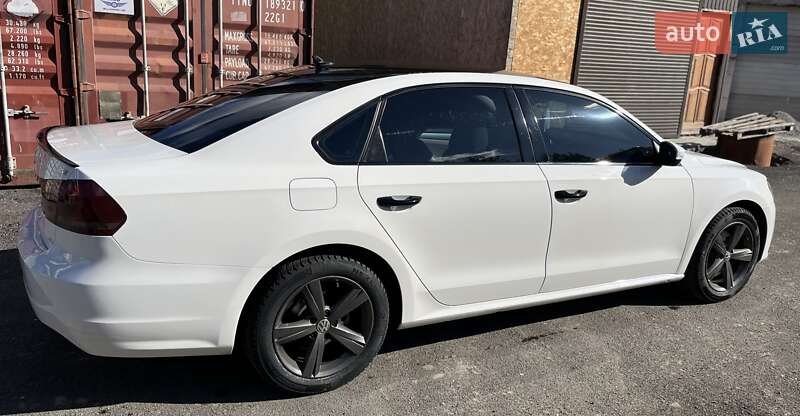 Седан Volkswagen Passat 2012 в Киеве