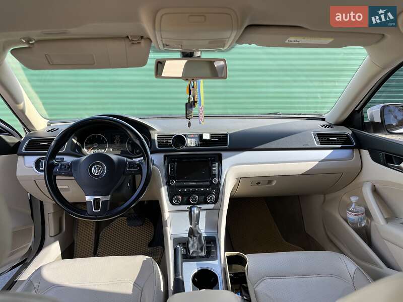 Седан Volkswagen Passat 2012 в Киеве