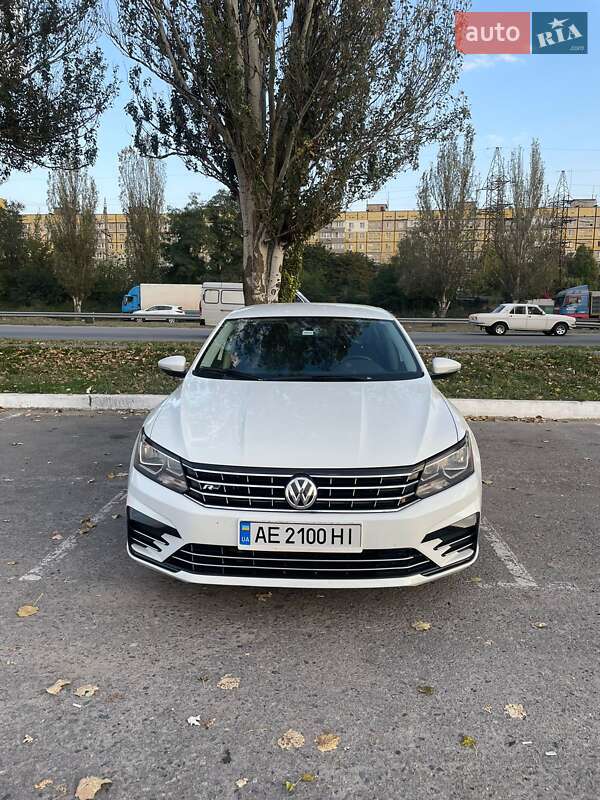 Седан Volkswagen Passat 2018 в Дніпрі