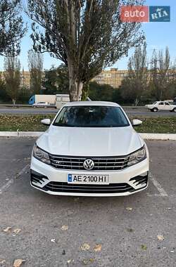 Седан Volkswagen Passat 2018 в Днепре