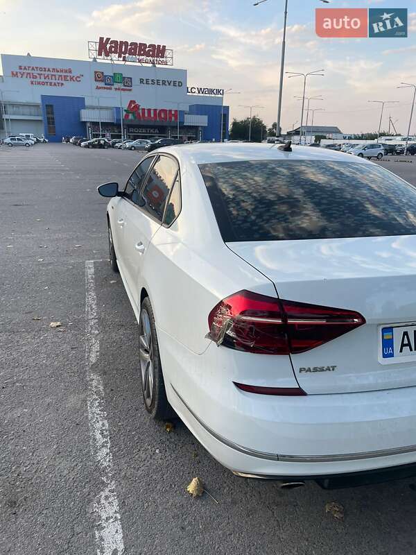 Седан Volkswagen Passat 2018 в Днепре