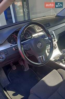 Седан Volkswagen Passat 2010 в Киеве