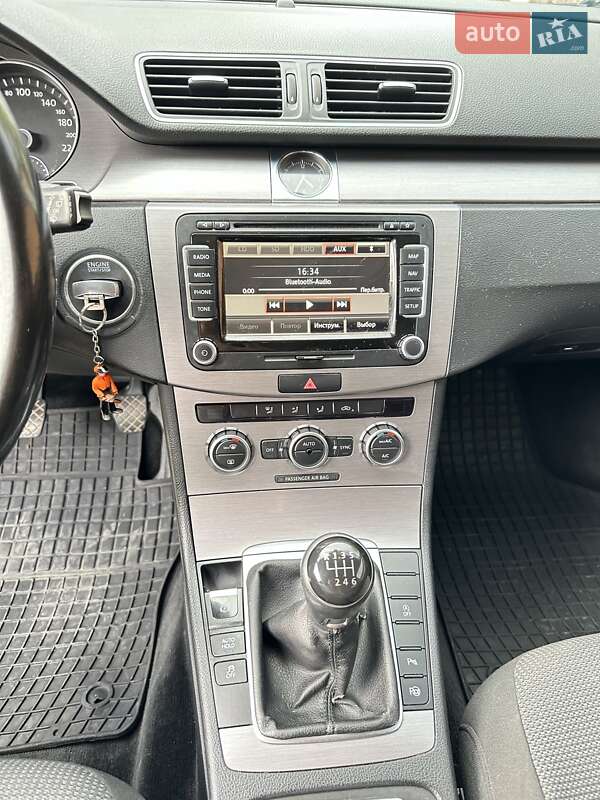 Універсал Volkswagen Passat 2013 в Заліщиках