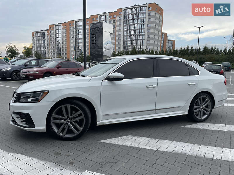 Седан Volkswagen Passat 2016 в Ивано-Франковске