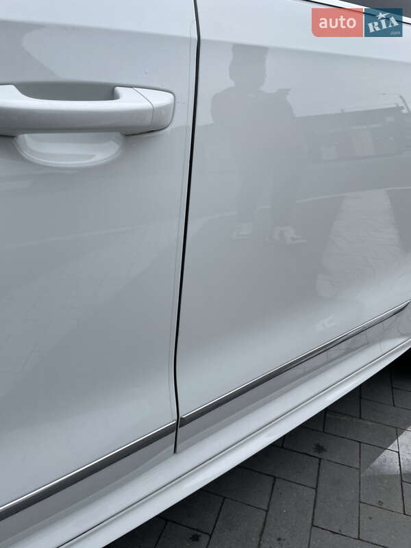 Седан Volkswagen Passat 2016 в Ивано-Франковске