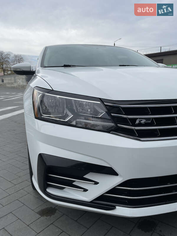 Седан Volkswagen Passat 2016 в Ивано-Франковске