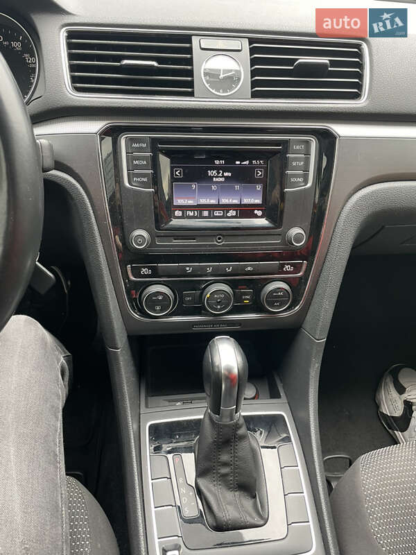 Седан Volkswagen Passat 2016 в Ивано-Франковске