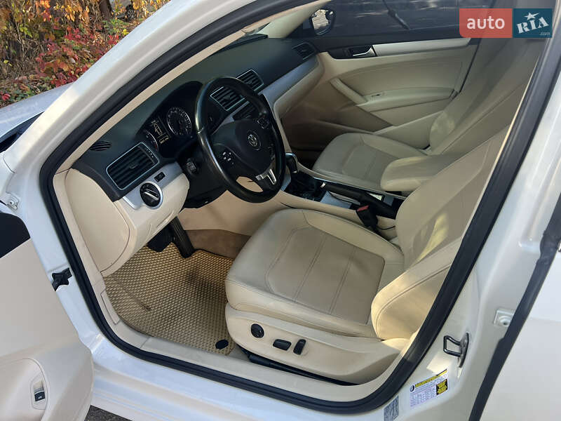 Седан Volkswagen Passat 2012 в Николаеве