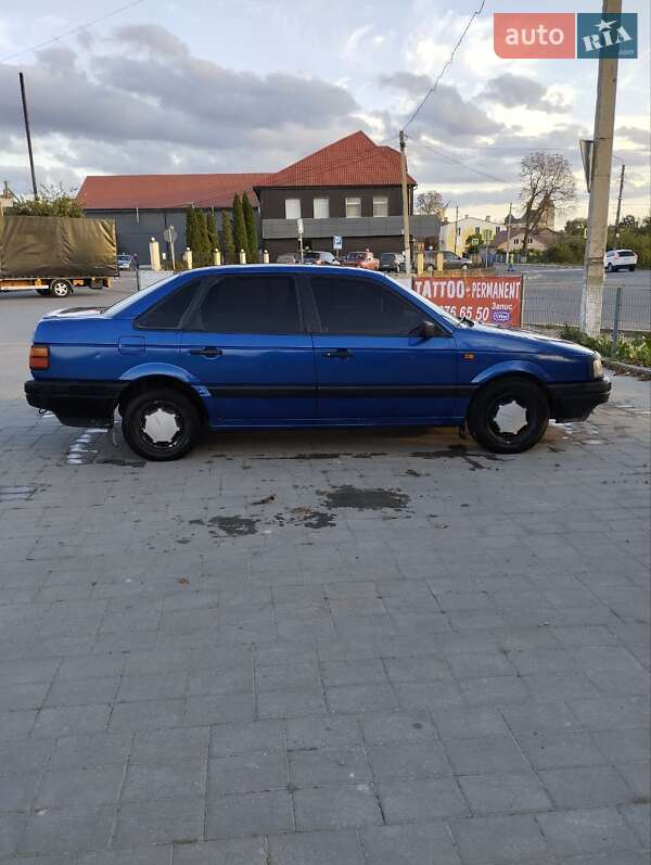 Седан Volkswagen Passat 1992 в Рогатині