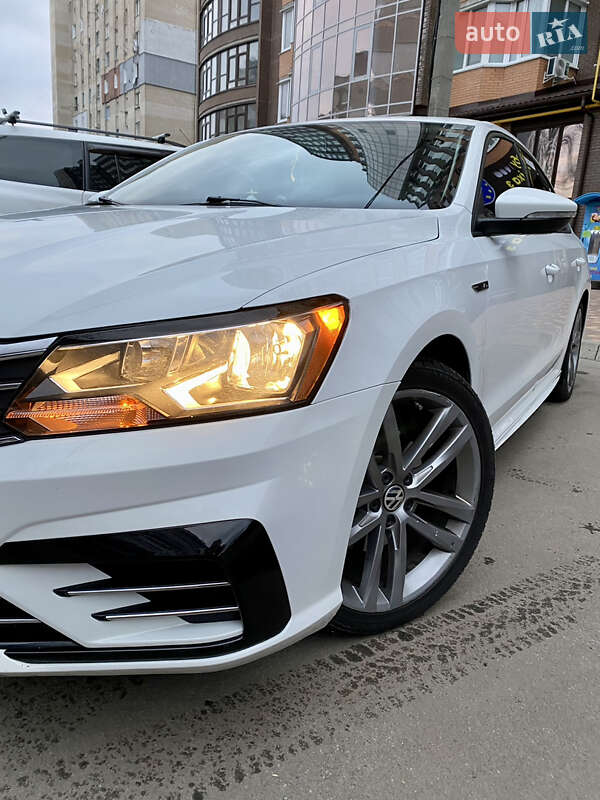 Седан Volkswagen Passat 2017 в Кропивницком