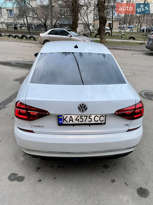 Седан Volkswagen Passat 2017 в Кропивницком