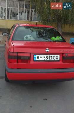 Седан Volkswagen Passat 1994 в Емильчине