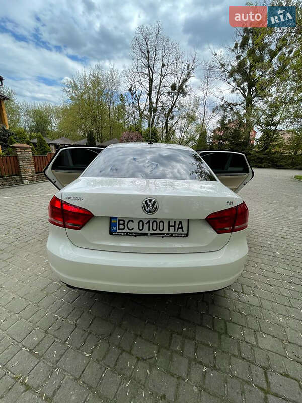 Седан Volkswagen Passat 2015 в Львове