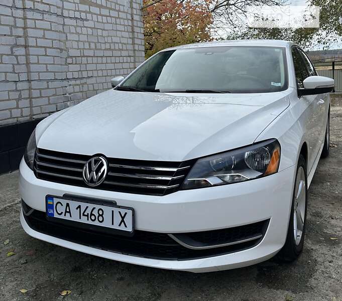Седан Volkswagen Passat 2013 в Корсуне-Шевченковском