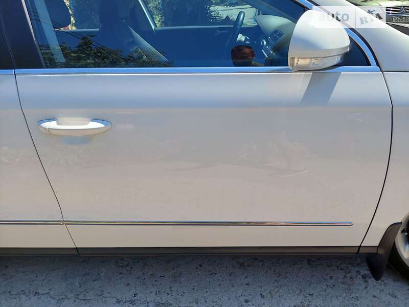 Універсал Volkswagen Passat 2009 в Одесі