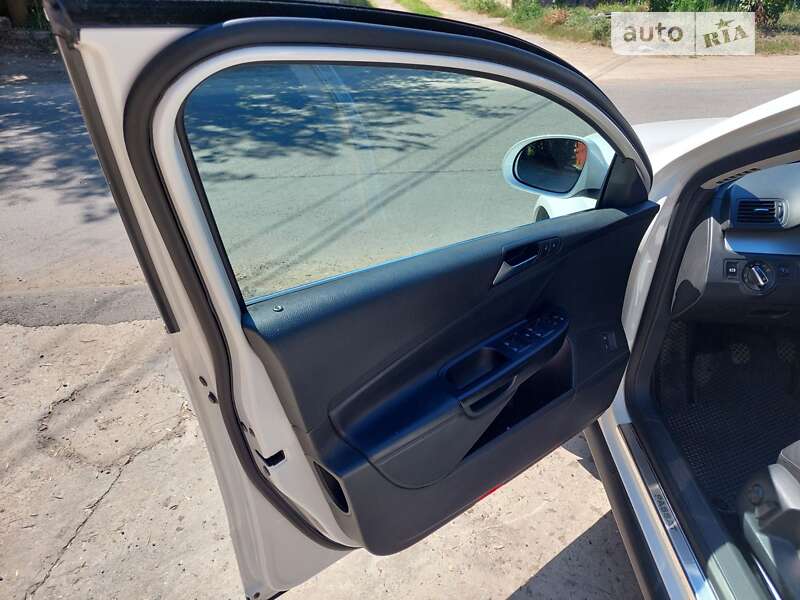 Універсал Volkswagen Passat 2009 в Одесі