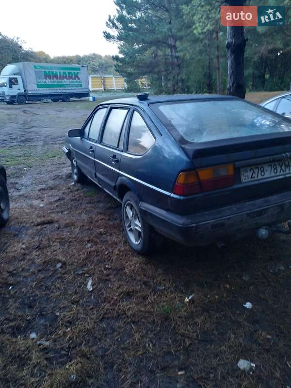Хетчбек Volkswagen Passat 1976 в Демидівці