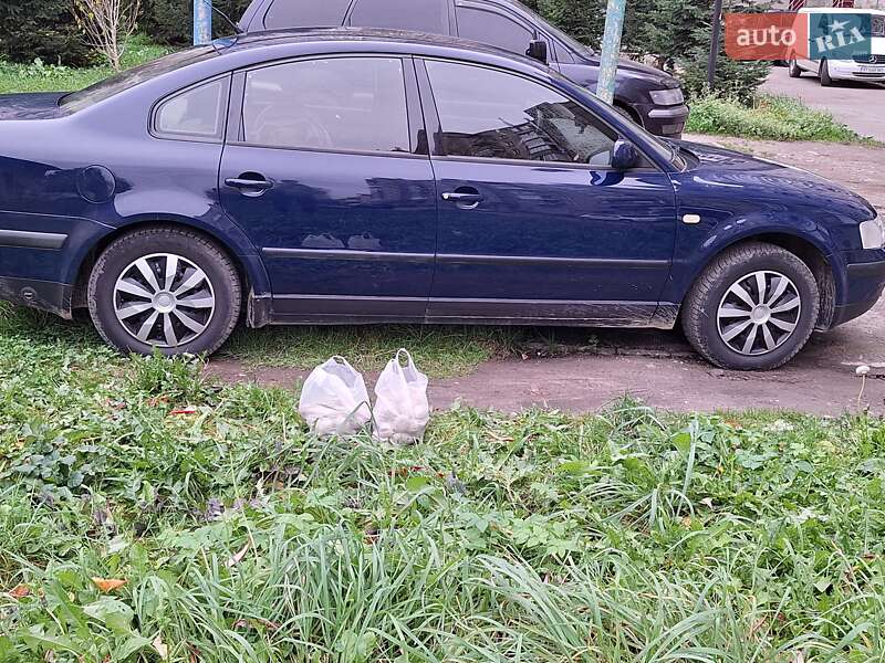 Седан Volkswagen Passat 1998 в Калуші