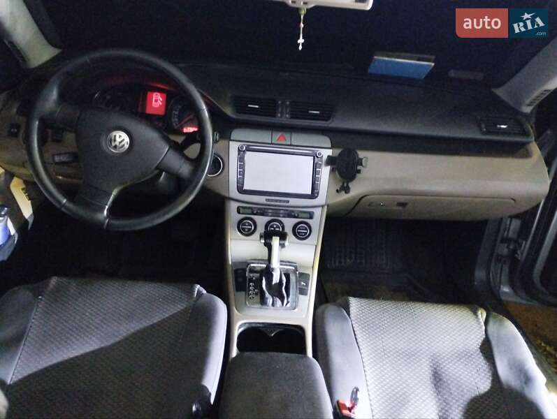 Седан Volkswagen Passat 2005 в Івано-Франківську