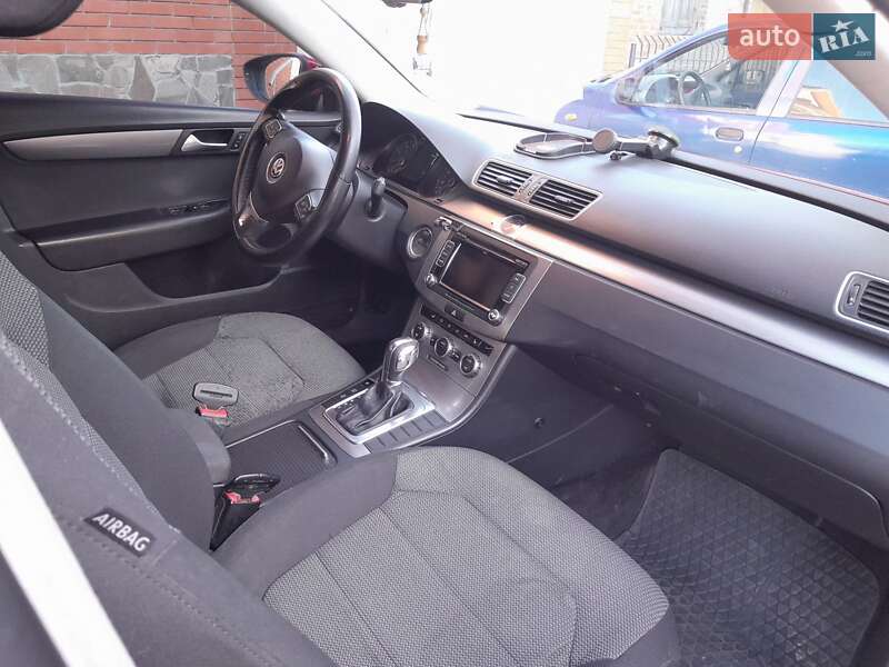 Універсал Volkswagen Passat 2012 в Прилуках