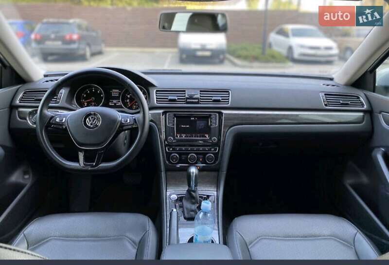 Седан Volkswagen Passat 2017 в Рахове